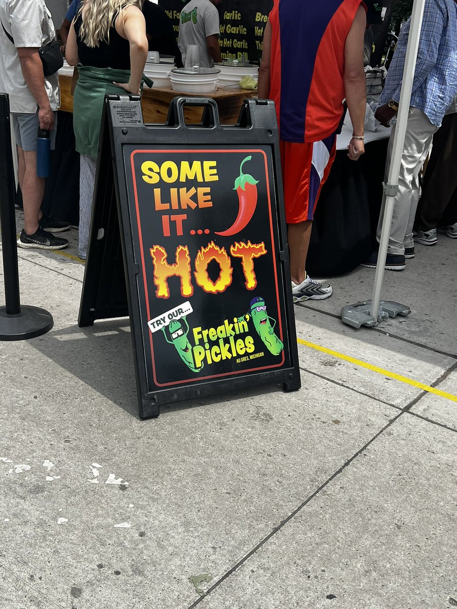 lola 🌻 tweet media