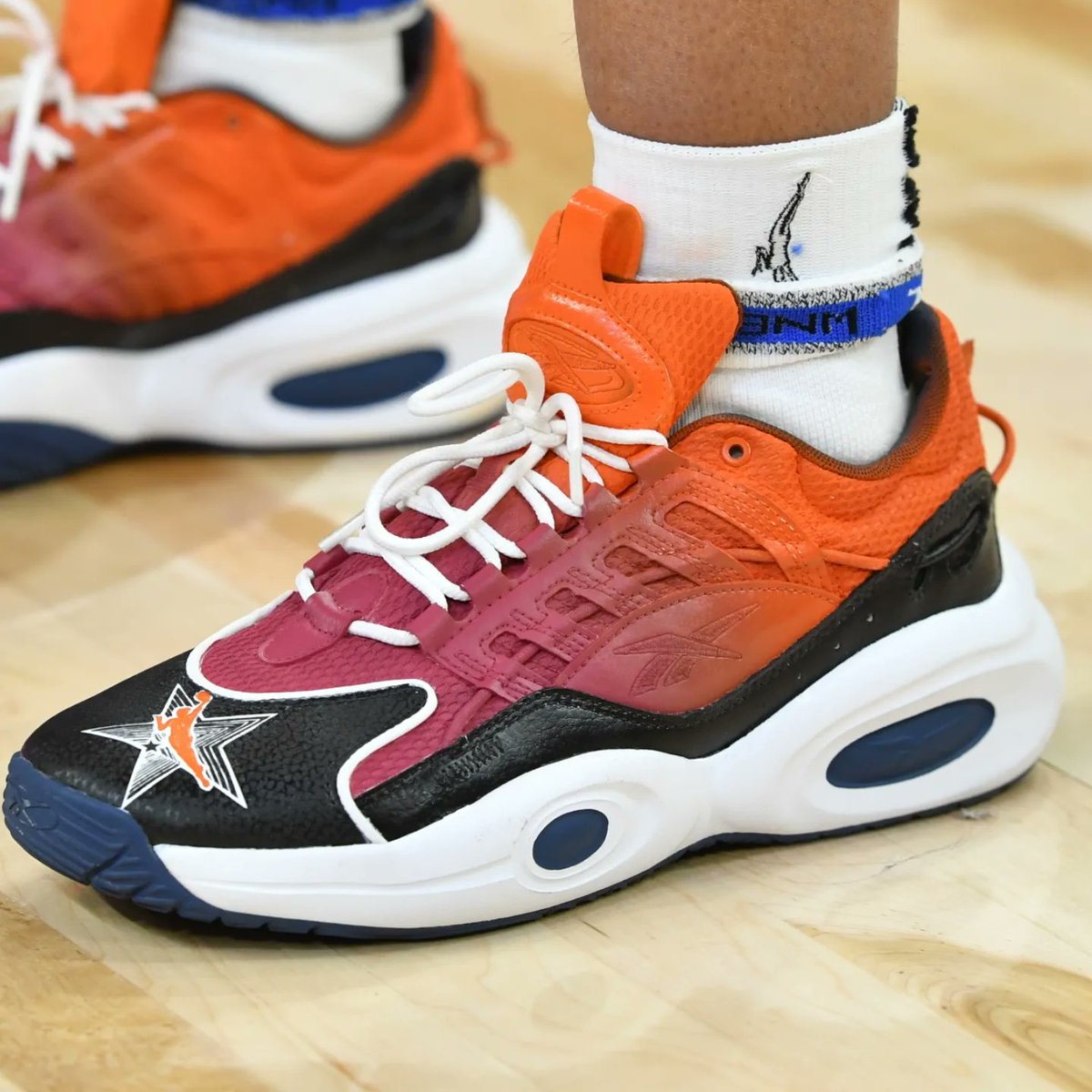 HOOPmag's tweet photo. Kobe 6 Protro "WNBA All-Star" ⏩ Breakthru 5 "Super-Rina" Marina Mabrey PE ⏩ Solution "WNBA All-Star" customs ⏩ Air Ship x AJ I "New Beginnings" ⏩ Book 1 "Forrest Gump" ⏩ LeBron 21 "Diver" ⏩ GT Cut 3 PE ⏩ KD 17 "USA - White" ⏩ AE 1 Low "USA - Red"
#WNBAKicks
#NBAKicks https://t.co/qJLLDBWPtj
