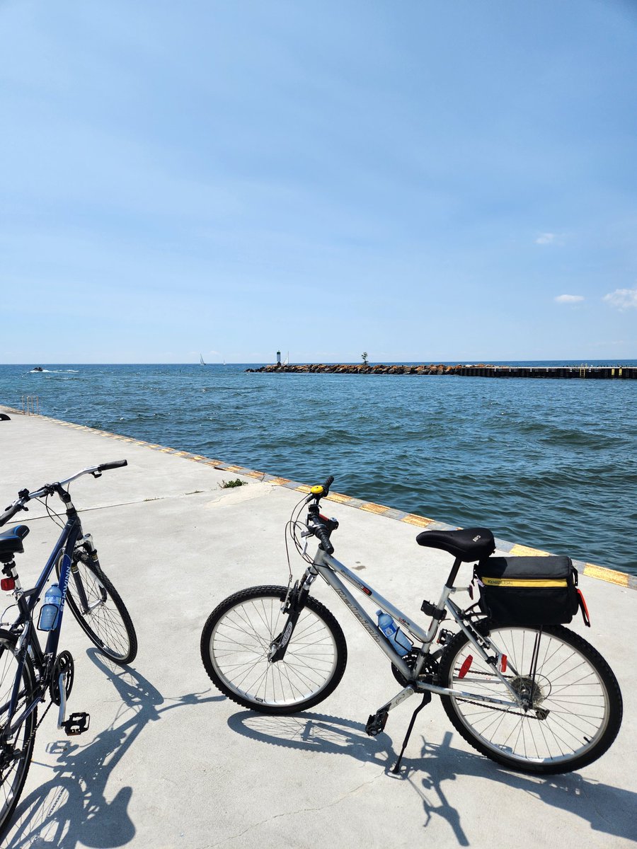 ShootingStarTO's tweet photo. Gorgeous day for a bike ride! @ThatGuinnessGuy https://t.co/P1uMd58NUW
