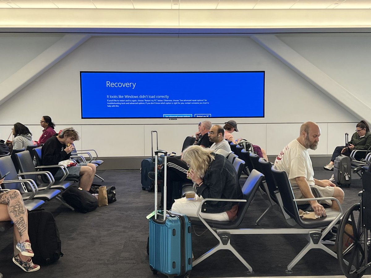 Flight disruptions continue for a second day. Ask me how I know #crowdstuck