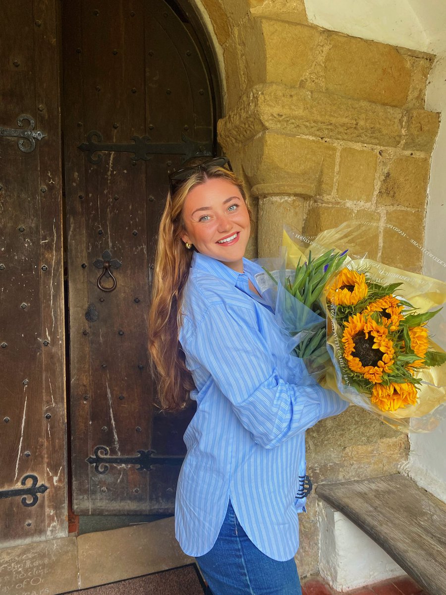Flower arranging at All Saints in #witley today 🌻