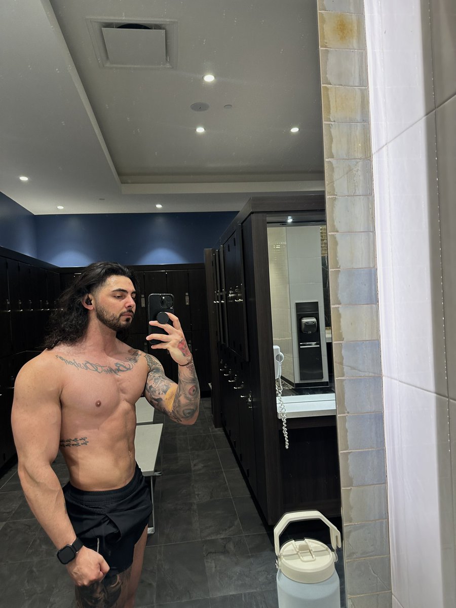 ValleyMerch's tweet photo. Little bounce back after having food poisoning https://t.co/oEpEnzVxxS