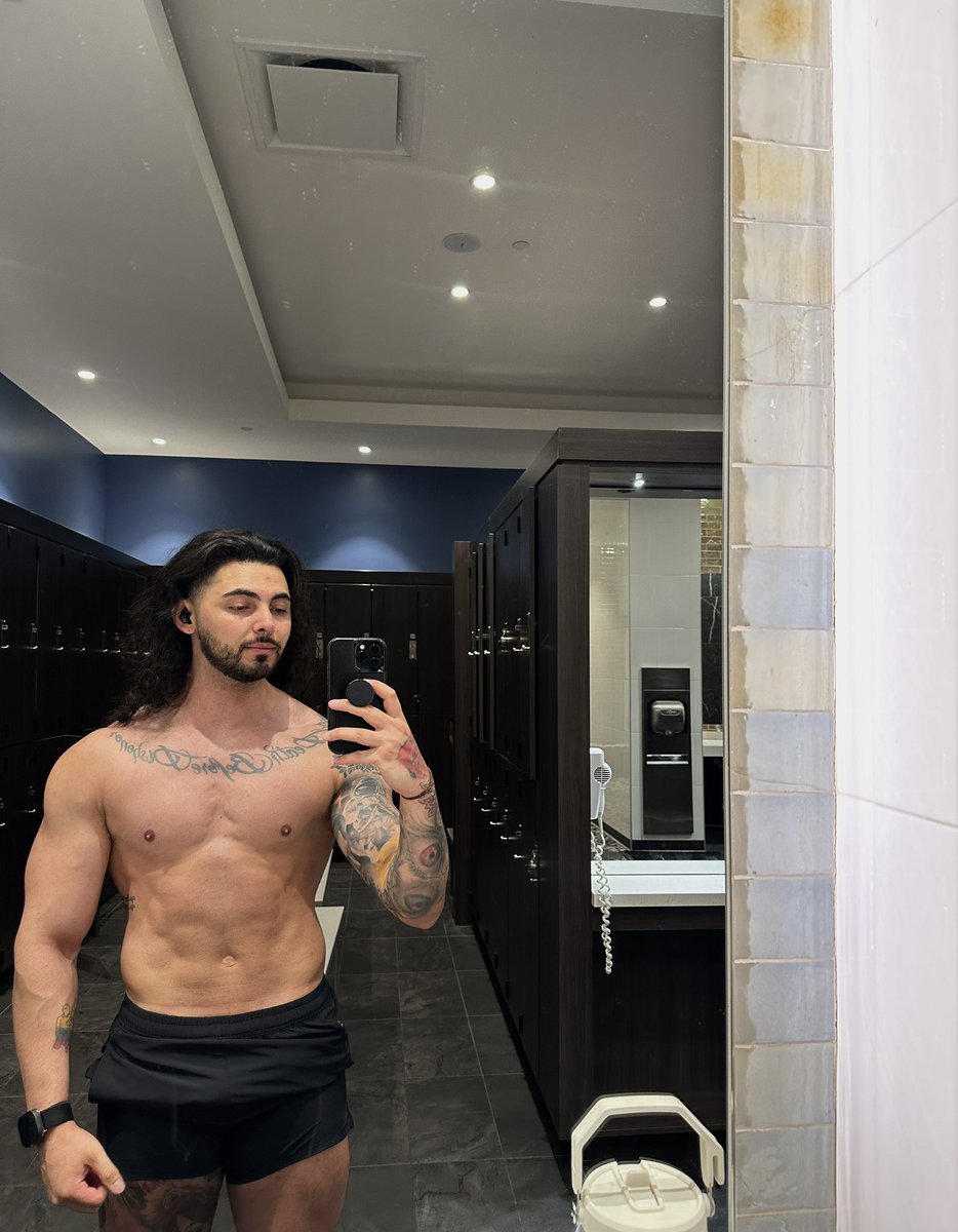 ValleyMerch's tweet photo. Little bounce back after having food poisoning https://t.co/oEpEnzVxxS