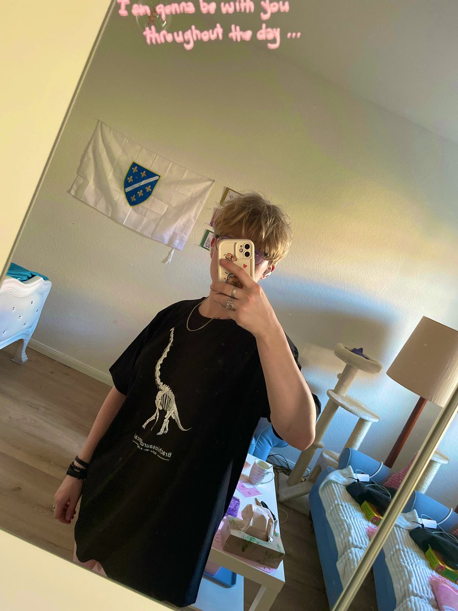 vash_poteryash's tweet image. Сегодня после экзамена на в2 по немецкому пошла в музей себя порадовать 
Я увидела впервые динозавров !!!