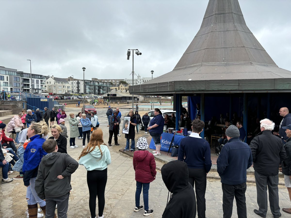 JoAnne_Dobson's tweet image. Thanks to everyone who braved the rain today in #Portstewart to join The Lockdown Ensemble &amp;amp; guests &amp;amp; to support our local #kidneyfamily through @kidneycareuk ! Special 🙏 to all our musicians, collectors, volunteers &amp;amp; donors!  #ToeTapping #OrganDonation☔️🪗