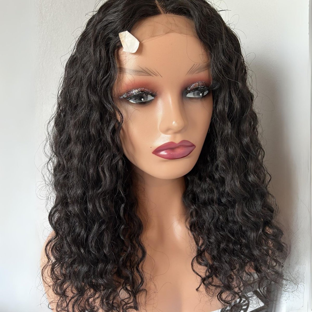 poshdaz_'s tweet photo. ✨ This 14" beauty features a 2x6 transparent lace closure, ensuring a flawless and natural look every time. Perfect for versatile styling, this luxurious hair will have you turning heads wherever you go.
.
#virginhair #vietnamesehair #loosecurls #laceclosure #hairstyles https://t.co/ERIOCOe3Gt