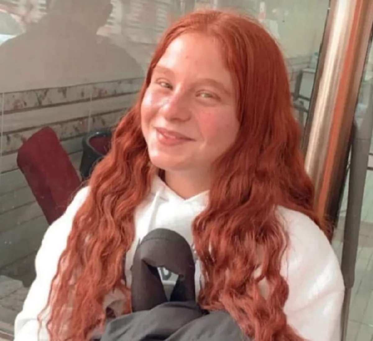 Şanlıurfa Viranşehirli Esmanur Argun

15 yaşında, mevsimlik tarım işçisi. 

Bursa Mustafakemalpaşa'da işçileri taşıyan traktörün devrilmesi sonucu yaralandı. Beş gündür tedavi gördüğü hastanede hayatını kaybetti.

Aynı kazada ablası da hayatını kaybetmişti.