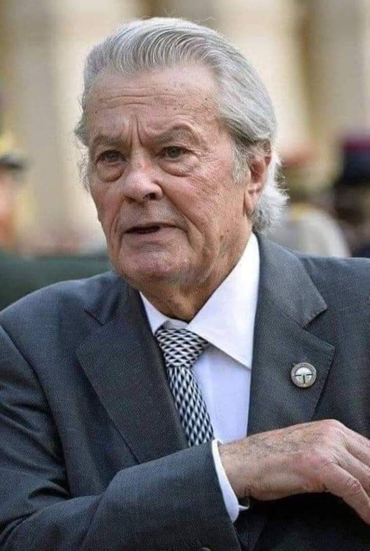 pedrinmatita1's tweet photo. Tal cual. 

“Voy a dejar este mundo sin sentirme triste. La vida ya no me atrae. He visto y experimentado todo. Odio la era actual, estoy harto de ella! Veo todo el tiempo criaturas realmente detestables. Todo es falso, todo es reemplazado. Todos se ríen del otro sin mirarse a sí mismos! Ni siquiera hay respeto por la palabra dada. Sólo el dinero es importante. Escuchamos sobre crímenes todo el día. Sé que dejaré este mundo sin sentirme triste por ello!”

Alain Delon.
