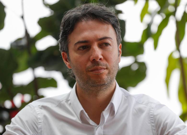 eleccionescolom's tweet photo. #ATENCION 
A la Presidencia de la República por quién votaría?

🔁 Daniel Quintero @Quinterocalle
♥️ Vicky Davila @VickyDavilaH https://t.co/oEX0yTe0tZ