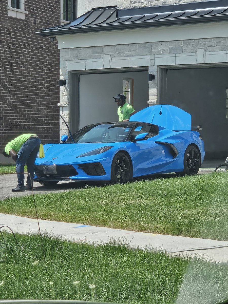 Team is looking sharp! 

Got a Mess? Call the BEST! Call in The Detailing Knights 416-909-2513. 

See you soon!