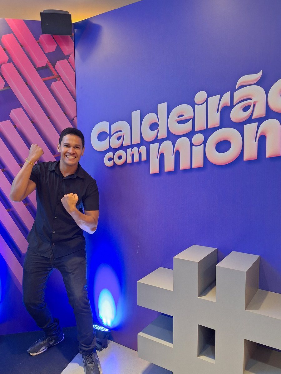 samiroficiall's tweet photo. Sábado é dia de #Caldeirola
Marcos Mion me convidou para dar uma entrevista contando minha trajetória de vida e realização do meu sonho em ganhar uma bolsa onde queria. Ele é meu ídolo e inspiração! Ele já me respondeu uma vez... @marcosmion
#Caldeirão #MarcosMion #Gexperience https://t.co/TOASupyBz9