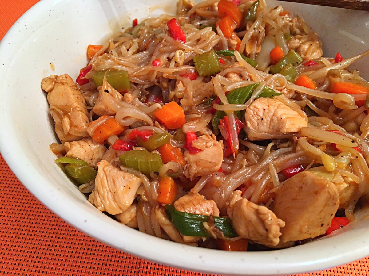clubfoody1's tweet photo. Today is National #SproutDay
Quick & Easy Chicken Chop Suey... delicious! 🥰
(check out my next posts👆 & the previous one 👇 for more sprout recipes😋)
#YouTube📽️: https://t.co/jnQAOiFuBj
#RECIPE ➡️: https://t.co/znrFhCP5RX
@EventGuideToday @DiningGuide2Day https://t.co/6tEUDgPyv6