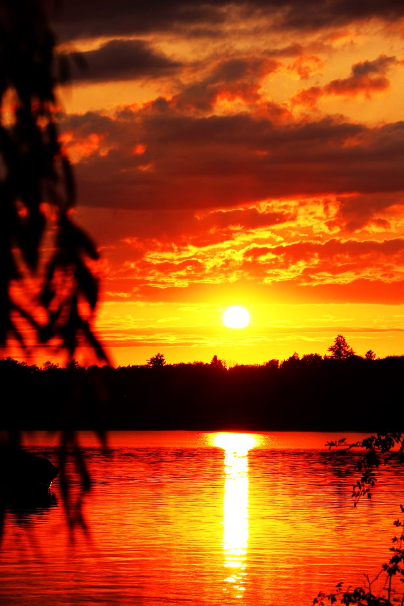 In the hope that you had a wonderful day at the weekend on life's journey, I wish my beloved and much appreciated fellow inhabitants of planet Earth a peaceful, relaxing and wonderful good evening and a blessed night. May God bless you and may your wishes come true.❤️💙💚🍀