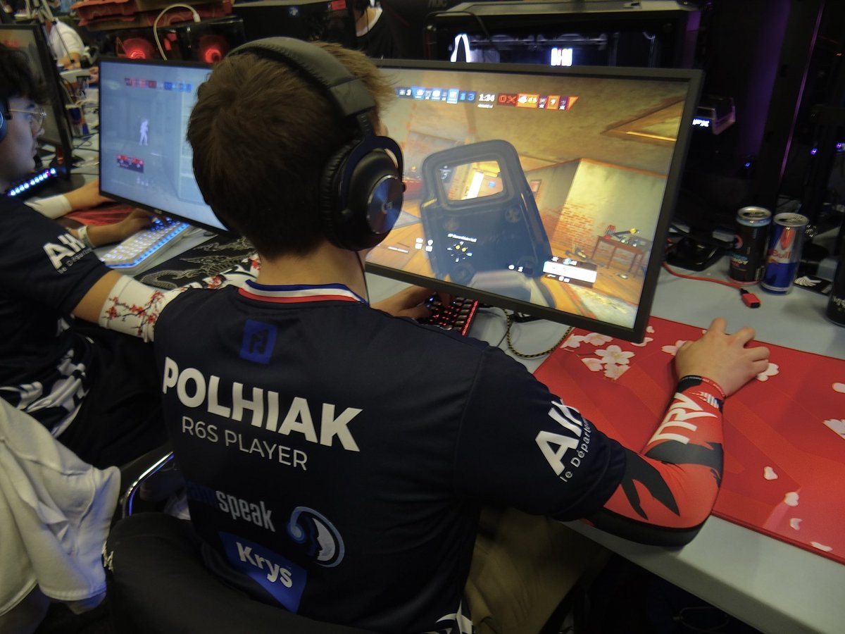 LFT

-More comfortable as Entry or Flex
-Available, worker and determinated
-2 years of experience
-🇫🇷 and 🇬🇧

Feel free to shoot me a DM 📩

RT Appreciated❤️