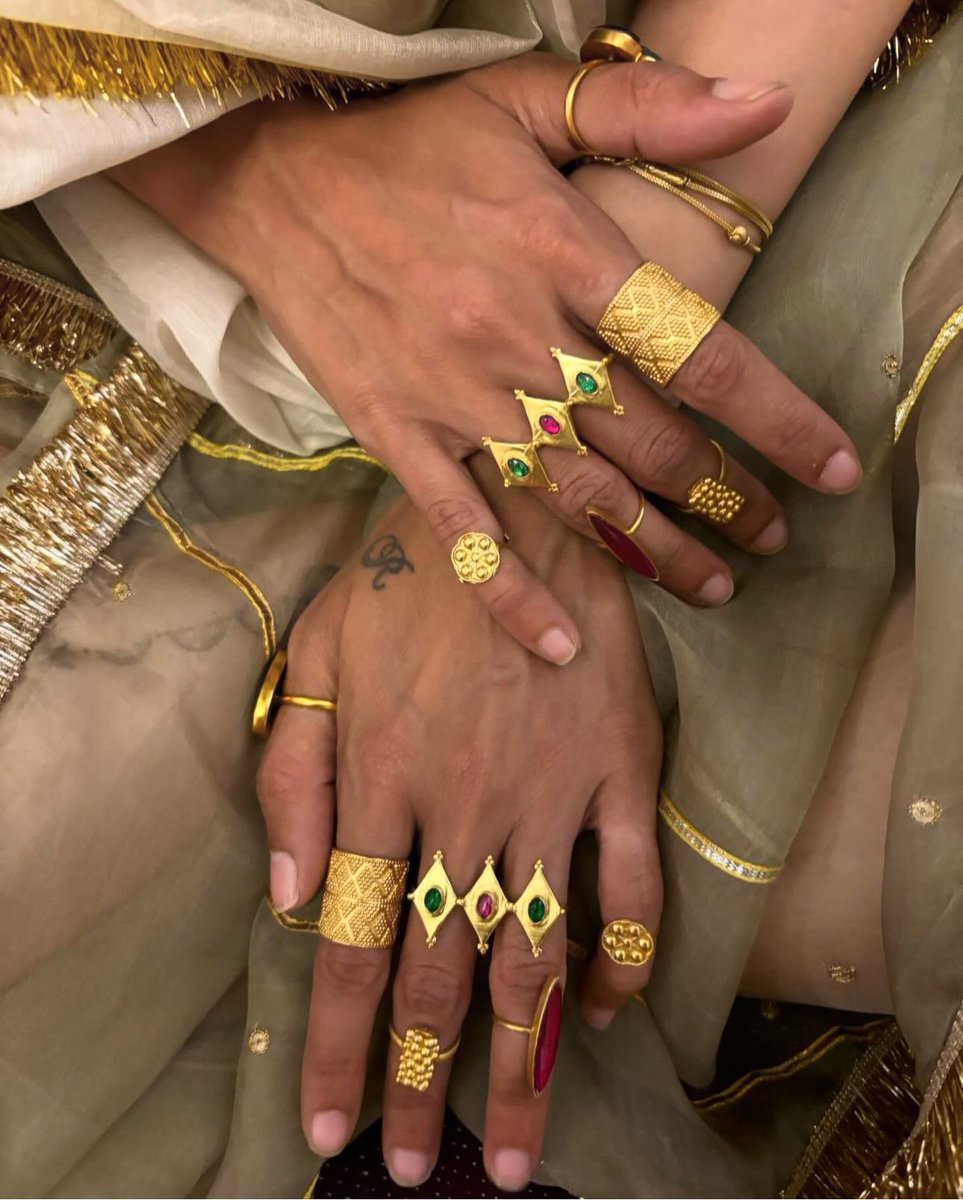 desigirlsquad's tweet photo. Adding this to my 2024 goals- Get rich and have a fire jewelry stack 🤩😫💅🏽 https://t.co/4xvPpWOljg