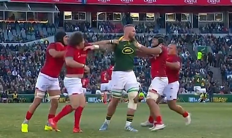 scrumming_ten's tweet photo. All RG Snyman did was tell them "Messi is the GOAT" https://t.co/484HkFDTL7