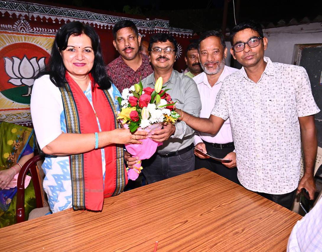 On behalf of All India Railway Engineers Federation (AIREF), 68k Rly Ers are thankful to hon'ble MP <a href="/AprajitaSarangi/">Aparajita Sarangi, 2nd time MP- LS,Bhubaneswar</a> ma'am for hearing our grievances patiently &amp; after realising the injustice,strongly forwarded to hon'ble MR Er <a href="/AshwiniVaishnaw/">Ashwini Vaishnaw</a> ji <a href="/RailMinIndia/">Ministry of Railways</a> to consider.