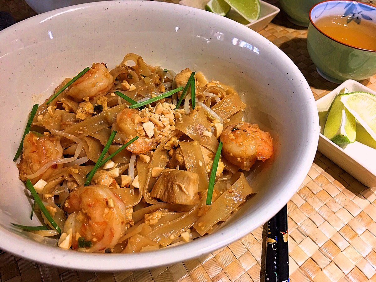 clubfoody1's tweet photo. Today is National #SproutDay
Pad Thai Noodles... tasty + easy to make👩🍳🧑🍳
(check out my previous posts 👇 for more sprout recipes😋)
#YouTube📽️: https://t.co/XwBclWQt0m
#RECIPE ➡️: https://t.co/totrfwOtQc
@EventGuideToday @DiningGuide2Day https://t.co/jB71dJ7Tje