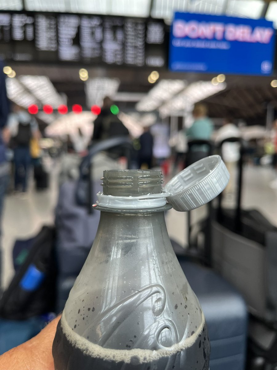 BSchiederPA's tweet photo. Ok, so @CocaCola why not bring this simply concept with your caps to the US?  #reducewaste #Sustainability #lesstrash https://t.co/oXudghZ1MX