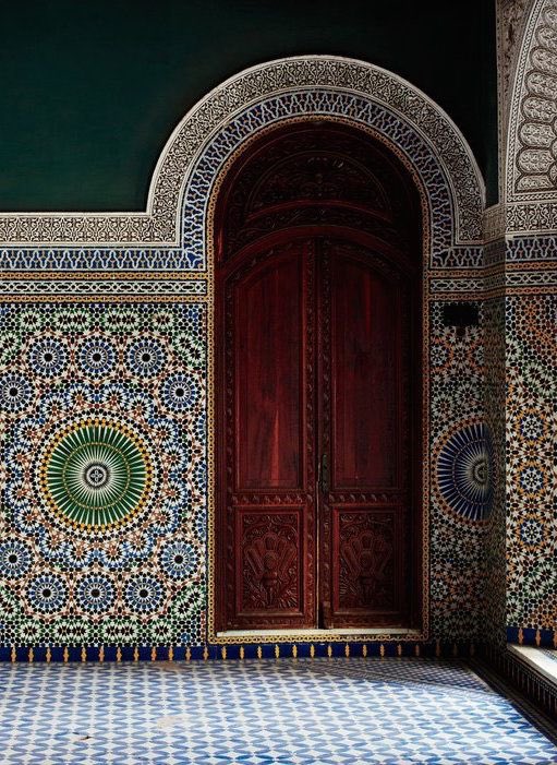 ZelligeMagazine's tweet photo. Built at the end of the 19th century, Dar el Moqri in Fes-el-Bali is an outstanding example of Moroccan architecture. It is renowned for its distinctive zellige tiles, which showcase an array of unique patterns, shapes, and colors that were revolutionary at the time. #Zellige https://t.co/OKr11TxnQk