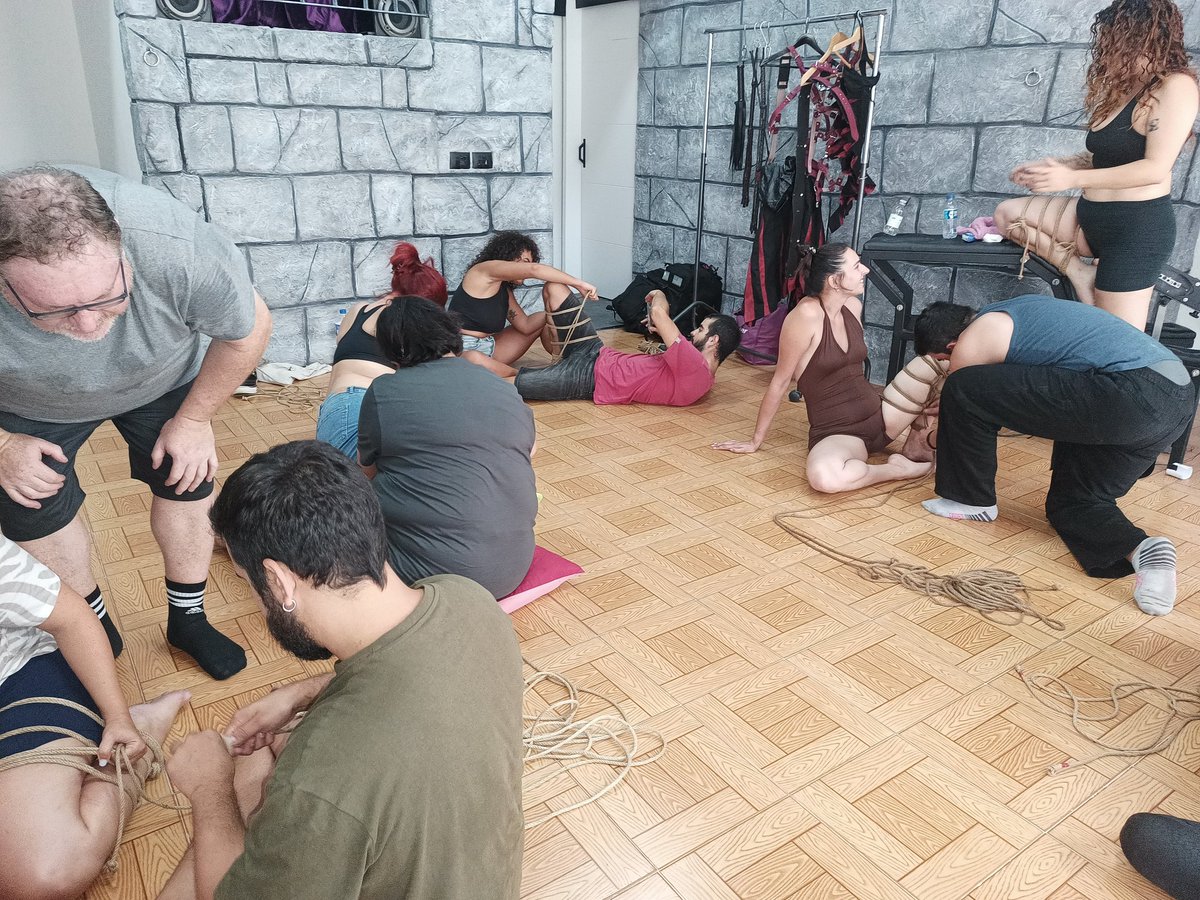 Taller de iniciación al Shibari. Aprendiendo nudos en buena compañía
