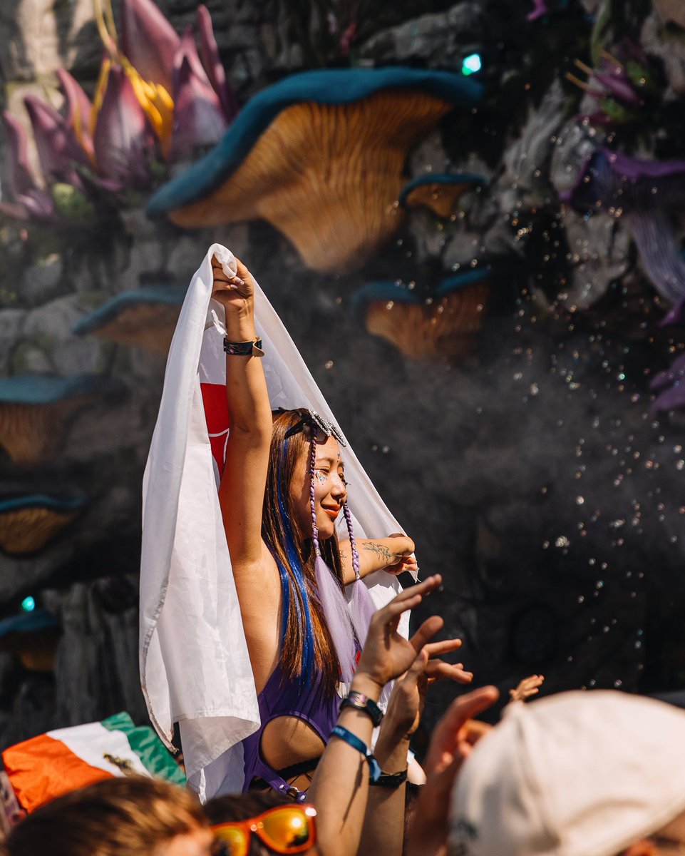 tomorrowland's tweet photo. We Are One World. https://t.co/li70y4yAum