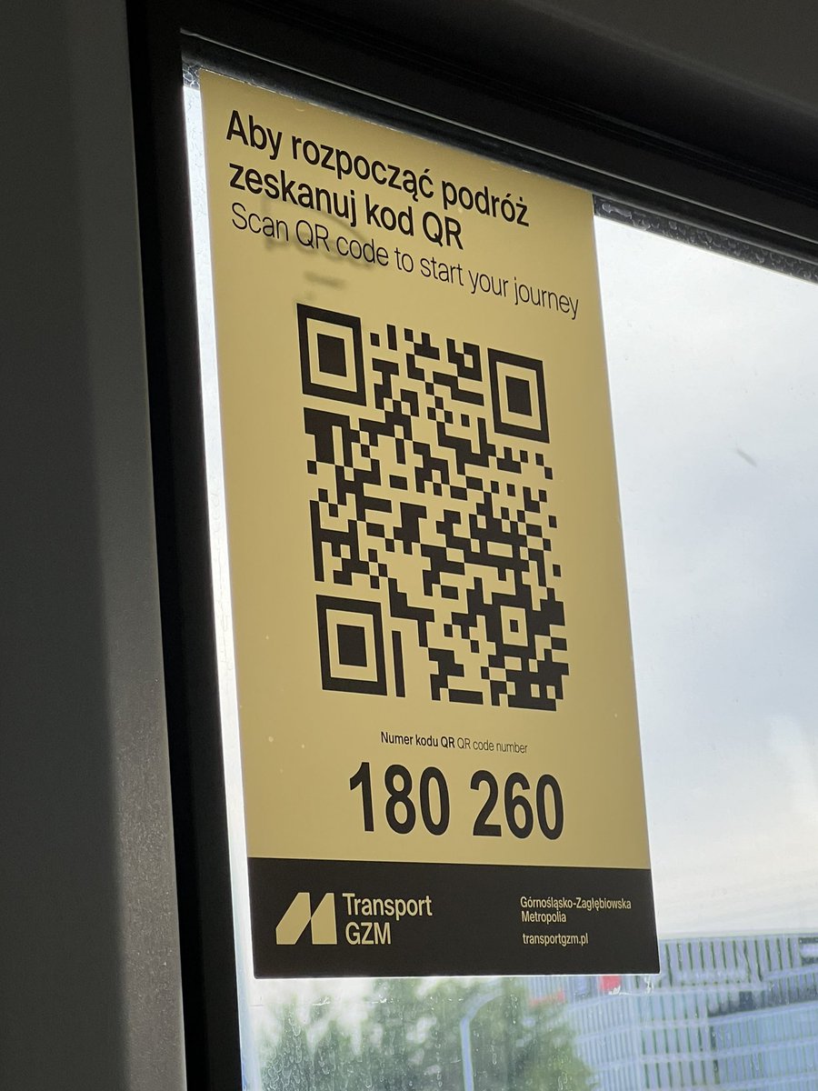 proAutomator's tweet image. Jedna z fajniejszych automatyzacji, którą docenią &amp;gt;=millennialsi 😄 Kiedyś: 

🔵 szukanie kiosku z biletami 

🔵 &quot;ciekawe&quot; zakupy u motorniczego 😵‍💫

🟣 dylemat studenta - wydać więcej na opłacalny kwartalny, czy mniej na miesięczny

W tym przypadku &quot;kiedyś to było&quot;... gorzej 😄