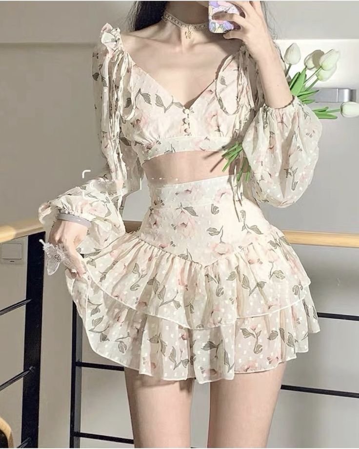 Gorky133's tweet photo. What a beautiful set! The floral pattern and ruffled skirt give it a lovely, romantic vibe. #IN2ITClickClickWithFreen #BloomingLIADay #WandeeGooddayFinalEP #WandeeGooddayFinalEP #Sancho https://t.co/L9JgMIW9bx