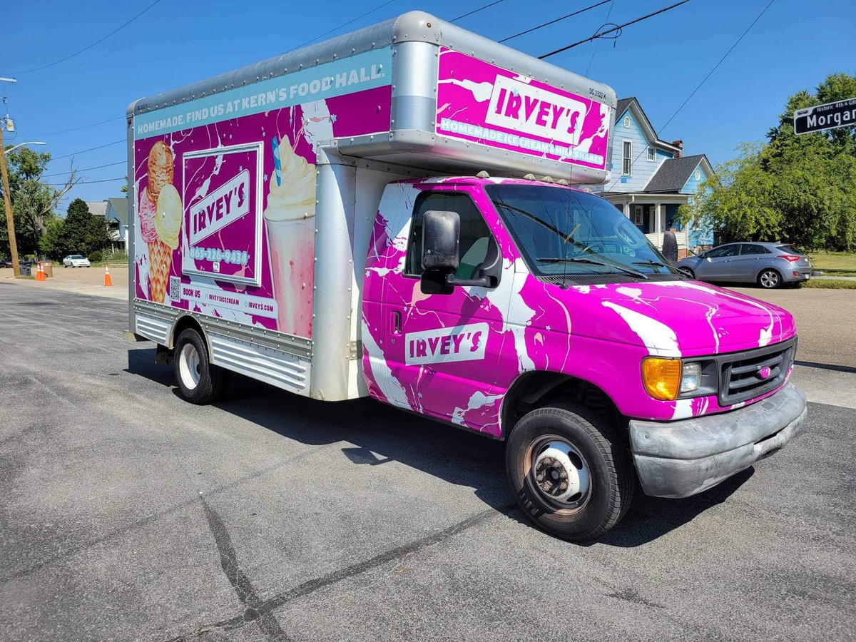GCKnoxville's tweet image. Check out this recent sweet food truck wrap!🍦We LOVE @irveysicecream!

#graphiccreations #vehiclewraps #trailerwraps #boxtruckwraps