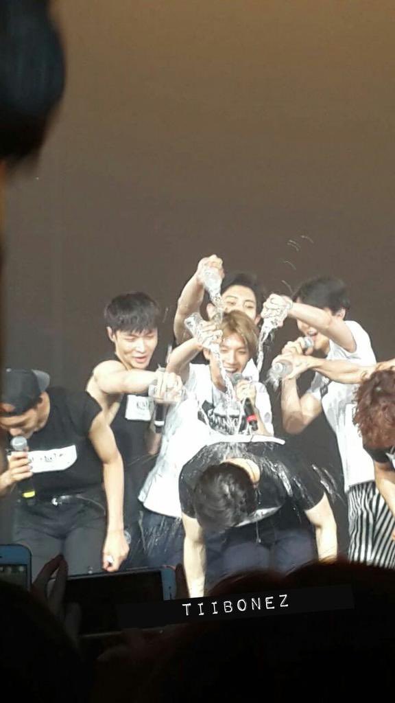 knockknock0408's tweet photo. 150621 EXO cr.TIIBONEZ https://t.co/hLMQnOuKEs