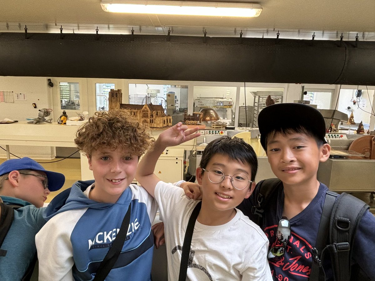 mfl_sbs's tweet photo. We enjoyed a visit to a chocolaterie this afternoon. We learnt all about the process of making chocolates and the difference between types of chocolate. Cacao nibs weren’t popular but tasting the chocolate was a hit! #sbsfrance2024 @StBirinusSchool https://t.co/DMzcZSjnEm
