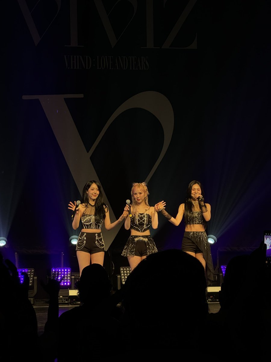 ilysyubi's tweet photo. viviz vhind BOSTON tour videos https://t.co/HIRjMkI5PL