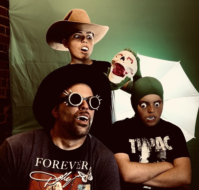 clowndad76's tweet photo. pretty average saturday morning. #inproduction #shortfilm #westernmovie #horrormovie #experimentalfilm #diy #homemade #greenscreen #vfx #visualeffects #visualart #visualartist #independentcinema #yeehaw #fangsoftheforgotten #dorfmanbrothersfilms https://t.co/aKGO3VIB6w