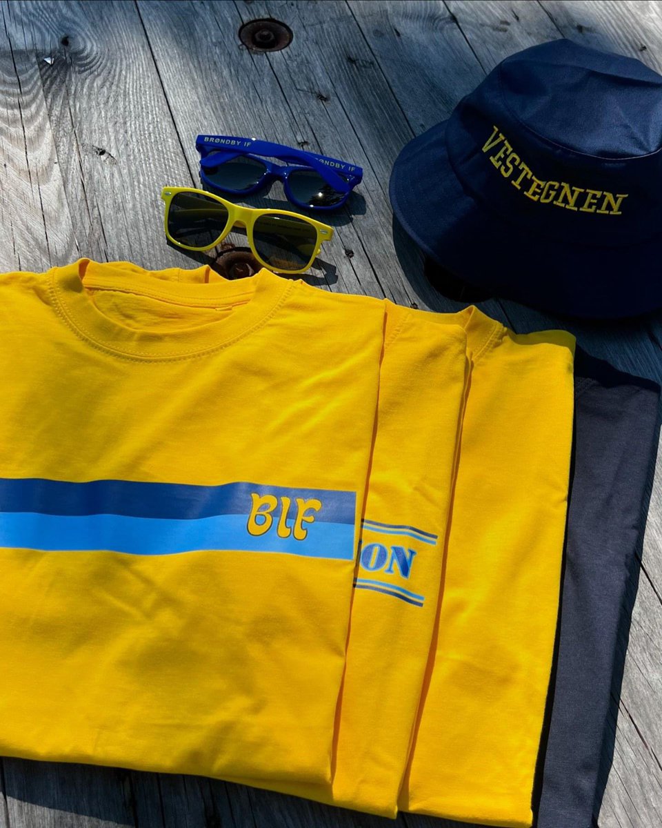 brondbysupport's tweet photo. Endelig starter sæsonen igen, i den anledning har vi fået lidt nyt merch på hylderne!  💛 
Når turen i morgen går til Viborg, har vi pakket lidt af det nye merch med. 

Det er begrænset størrelser vi har med i morgen, men alt kan købes online!! 🙌🏼 #bifsup https://t.co/k05OBTRWe2