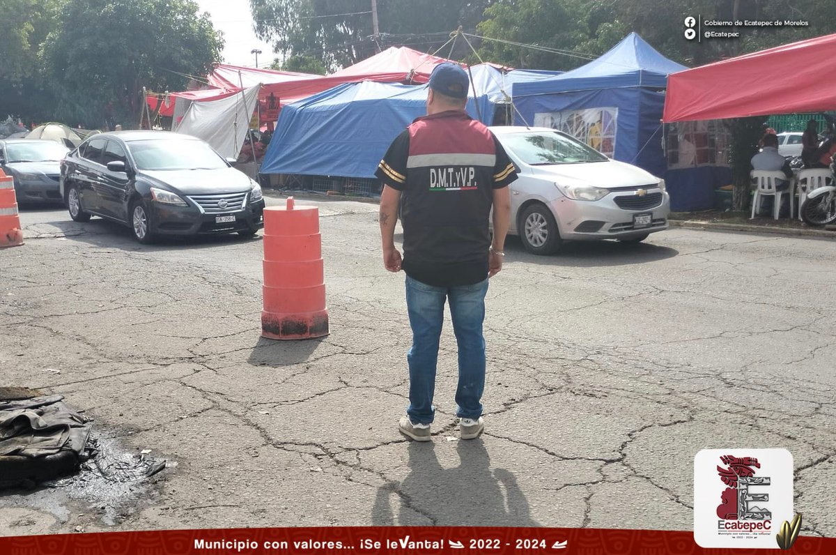 El día de hoy nos encontramos haciendo guardia sobre la Av. Adolfo López Mateos, mejor conocida como R1, verificando que el comercio no invada el paso vehicular y peatonal, garantizando así, una libre circulación. 

#MunicipioConValores ✌