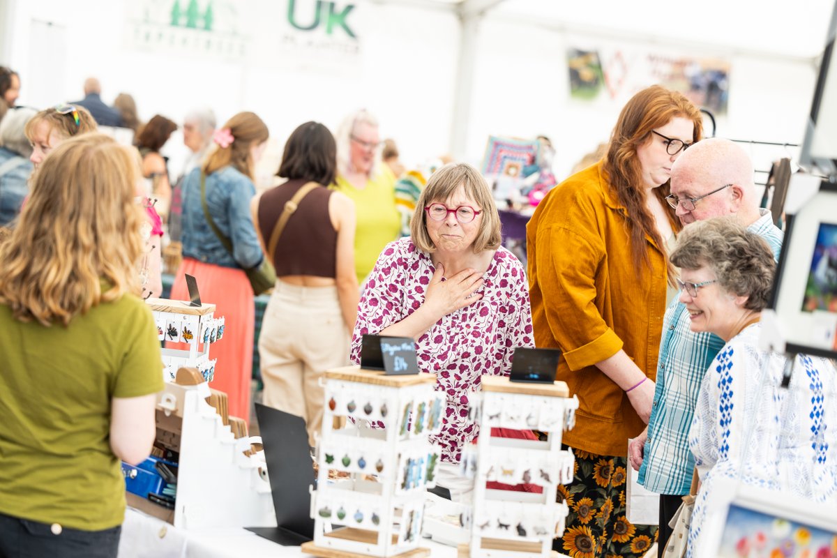 Speyfest's tweet photo. It's Saturday, It's Speyfest! 🙌 🎶 What a day we're having!

From cocktails to crafts and face paints to fiddles, it's all GO in Fochabers. 🍹 https://t.co/g4G8no3dJr