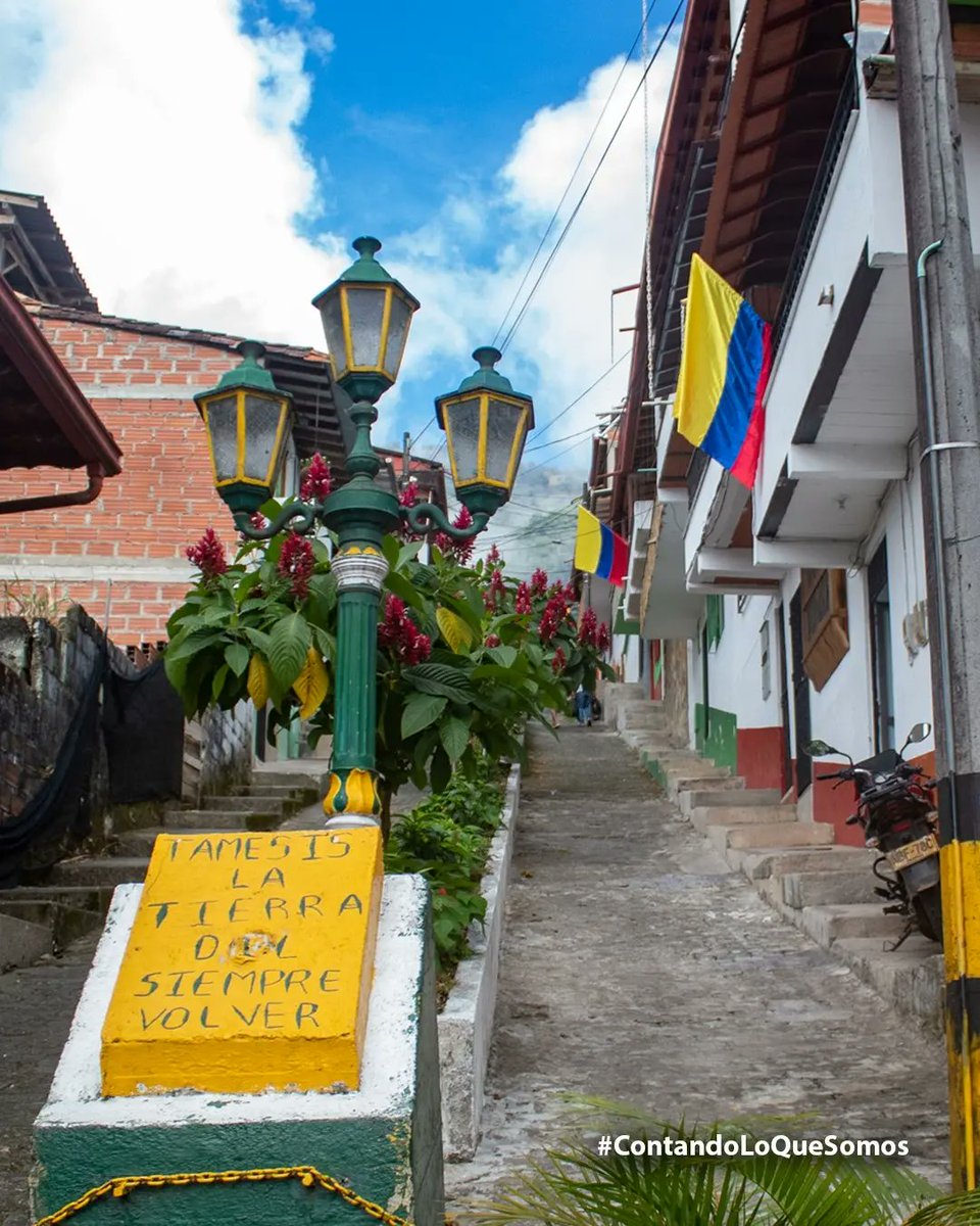 TamesisTeve's tweet photo. 🇨🇴 Hace 214 años cesó la horrible noche.

¡Celebremos juntos el orgullo de ser colombianos!
💛💙❤

#contandoloqesomos https://t.co/J1djm6a88m