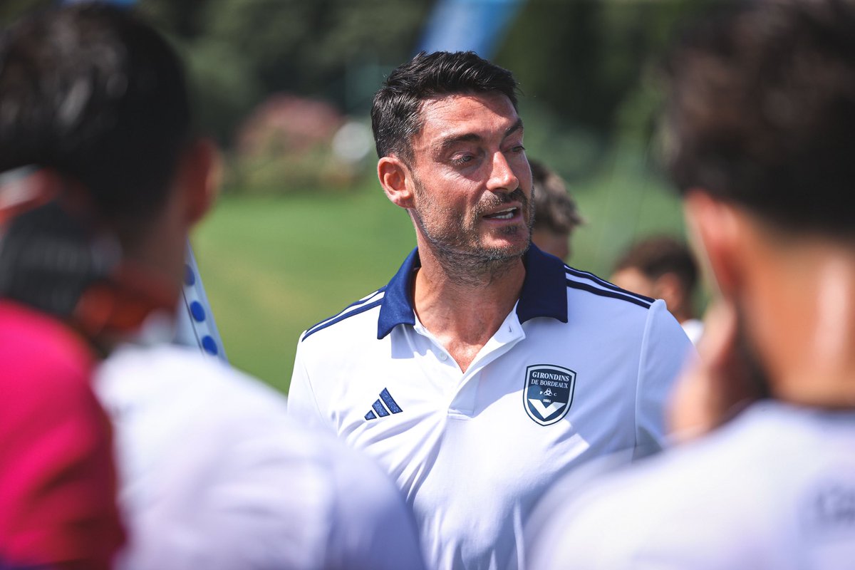 11RIERA11's tweet photo. Conscient de la situation, je souffre, regrette et surtout je me sens les mains liées pour pouvoir aider ce club historique car il ne dépend pas de moi. 
Jusqu’au dernier jour, j’apporterai mes connaissances et mon dévouement à ce club par respect pour son histoire et  mon métier https://t.co/ftvsWvnAcy