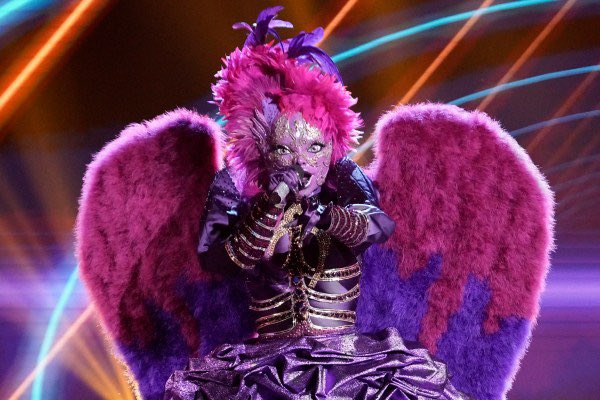 JakeP04827376's tweet image. Happy #InternationalMoonDay by someone celebrating today is "The Queen of Soul Moon", A.K.A. @Kandi as #NightAngelMask, the legendary girl group of XScape and first female winner from Season 3 @MaskedSingerFOX