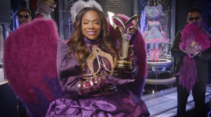 JakeP04827376's tweet image. Happy #InternationalMoonDay by someone celebrating today is "The Queen of Soul Moon", A.K.A. @Kandi as #NightAngelMask, the legendary girl group of XScape and first female winner from Season 3 @MaskedSingerFOX