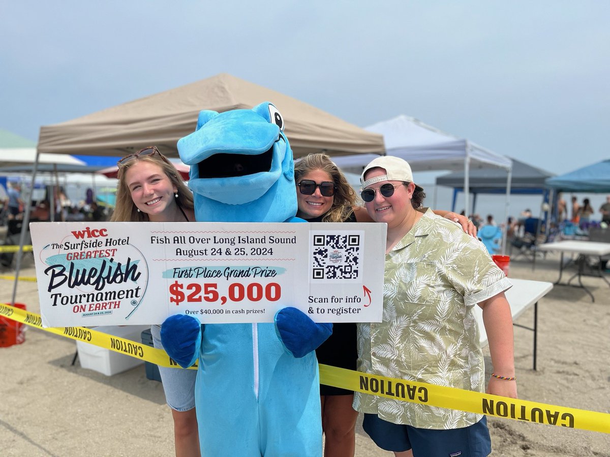 BluefishTourn's tweet photo. Todd joined our friends at @LittlePub for the annual Stratford Blues on the Beach!

We're signing people up for the WICC @thesurfsidehotel Greatest Bluefish Tournament on Earth 🪝 Look for Todd all summer, stop by your bait &amp; tackle shop, or register at https://t.co/Q4cQmrsZJE https://t.co/t3UrhFWP9n