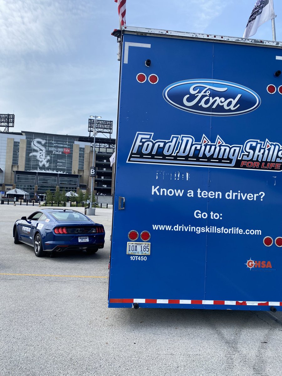 ChicagoSafe's tweet image. 🗣️What do you know about the #DutchReach? Come and learn this important driving skill,and many others, at the #FREE HALF-DAY DRIVING CLINIC, paid for by our #SAFEfriends,  @FordFund , @GHSAHQ and @illinois_dot 😊 

You can  #register at DrivingSkillsForLife.com/training #FordDSFL