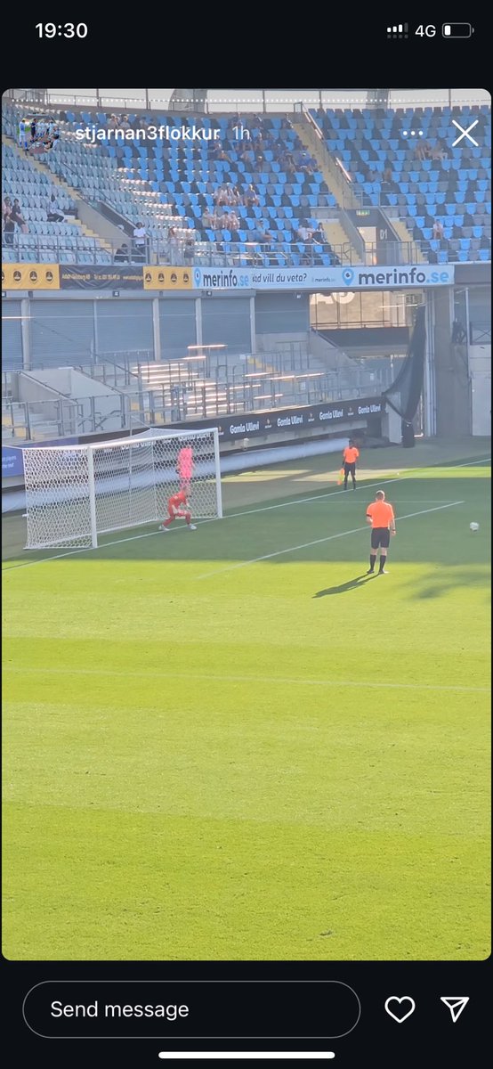 Þessi spyrna var endurtekinn 😅😅 Og í þokkabót skaut gæjinn í stöngina í úrslitaleik á Gothia Cup. Standard takk.