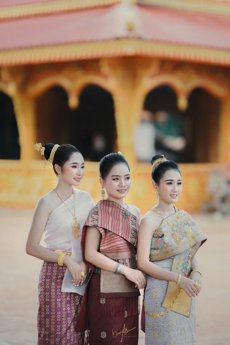 billydreamlife's tweet photo. R E T R O L A O G I R L #ຊ່າງພາບ #ຖ່າຍແບບ #ສາວລາວ #ສາວລາວຍ້ອນຍຸກ #a7iv #sonyalpha #midjourney #ai #aiart #midjourneyart #midjourneyai #aiartcommunity #digitalart #art #digitalartwork #portait #photography #britjourneyart #beautiful #woman #model #flower #sunflower #sigmaart https://t.co/UYlhSyxlGd