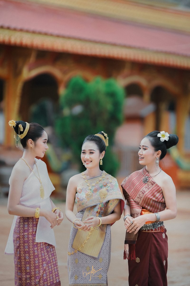 billydreamlife's tweet photo. R E T R O L A O G I R L #ຊ່າງພາບ #ຖ່າຍແບບ #ສາວລາວ #ສາວລາວຍ້ອນຍຸກ #a7iv #sonyalpha #midjourney #ai #aiart #midjourneyart #midjourneyai #aiartcommunity #digitalart #art #digitalartwork #portait #photography #britjourneyart #beautiful #woman #model #flower #sunflower #sigmaart https://t.co/mfut20hodd