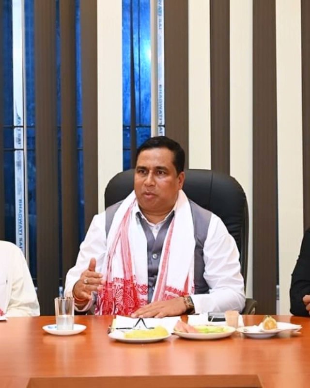 mriganka_dr's tweet photo. Marathon meeting ..that's @jayanta_malla  ..
* with OBB teachers 
*with management committees of #Bileswar , #Balilecha , #Bhageswari devalayas &amp; Sri Sri #HariMandir ,
* Purbabharati Executive Meeting..
@BJP4Nlb @BJP4Assam https://t.co/O1YXnu8U1N