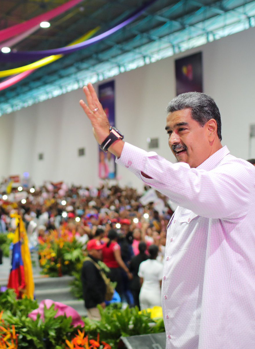 #EnFoto📸| Jefe de Estado, <a href="/NicolasMaduro/">Nicolás Maduro</a> dio a conocer que, a nivel nacional, han sido registradas 6 millones 135 mil 715 mujeres en la <a href="/mvenezuelamujer/">Gran Misión Venezuela Mujer</a>.

#VenezuelaPintaBonito