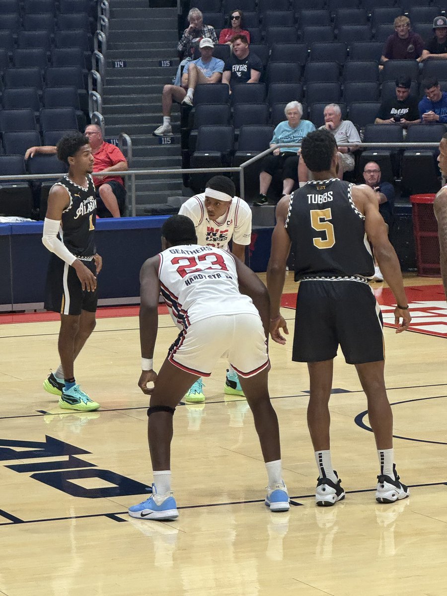 Lehman College Basketball (D3) tweet media