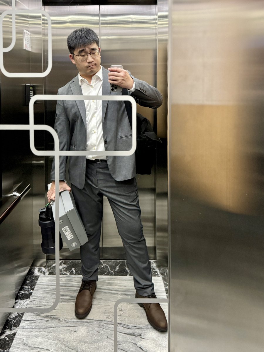 衣服穿好好的照片會比較沒人看嗎？😂