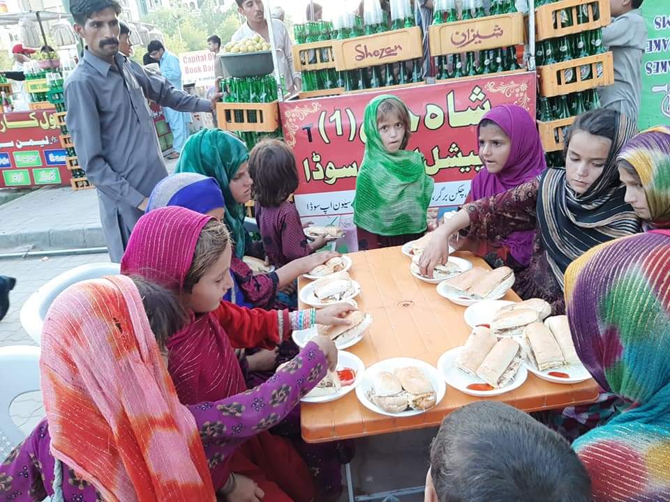 Arzookazmi30's tweet image. #StreetChildren 
#IslamabadDiary 😍😍